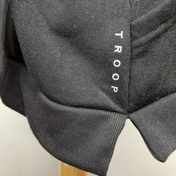 Troop NWT Black Hooded Sweatshirt Hoodie Size Medium - Picture 5 of 11
